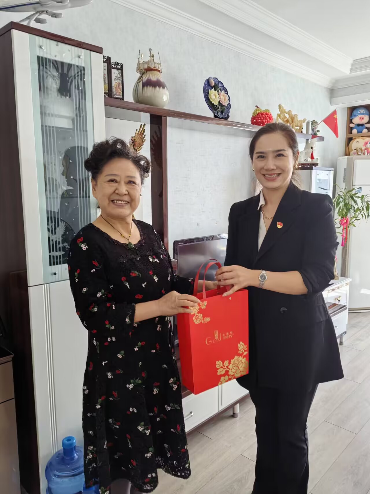 薪火相传写华章——新疆石河子职业技术学院开展退休老教师慰问活动