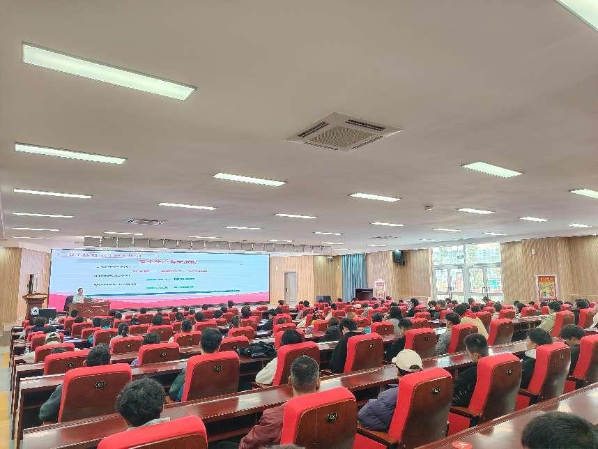 “请进来”和“走出去”相结合 ——师市工匠学院(新疆石河子职业技术学院)探索建立劳模工匠宣讲双进机制