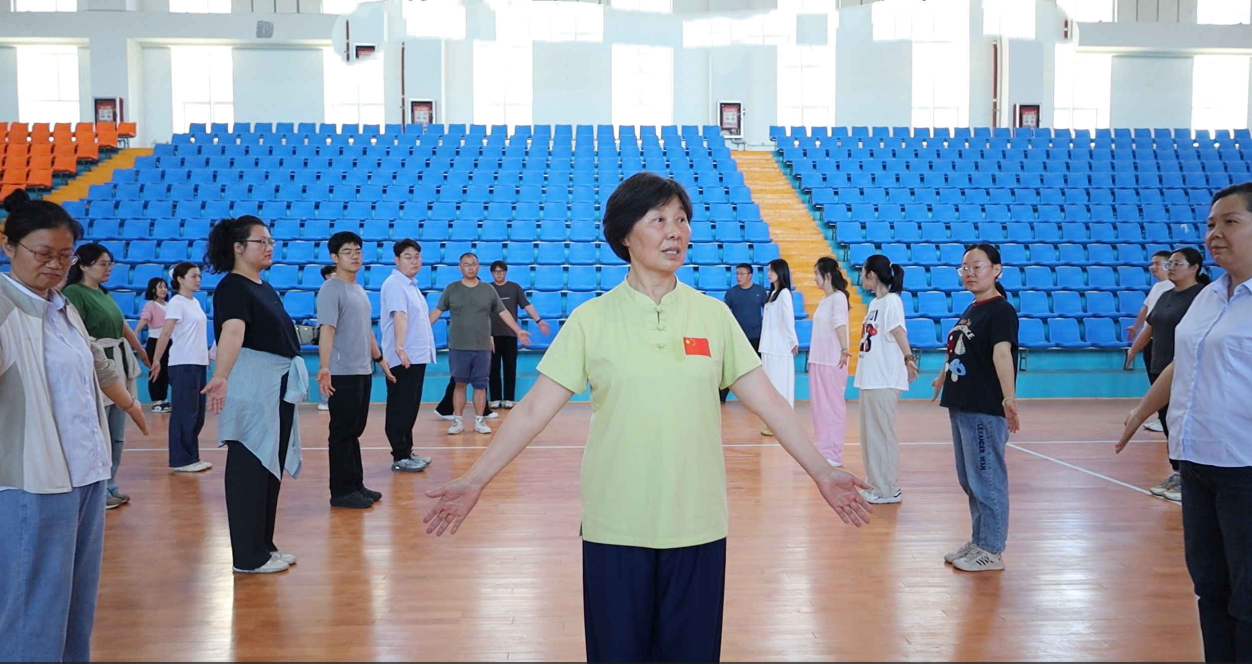 非遗文化润校园 八段锦韵暖师心——新疆石河子职业技术学院“惠工暖心”工程八段锦培训启动