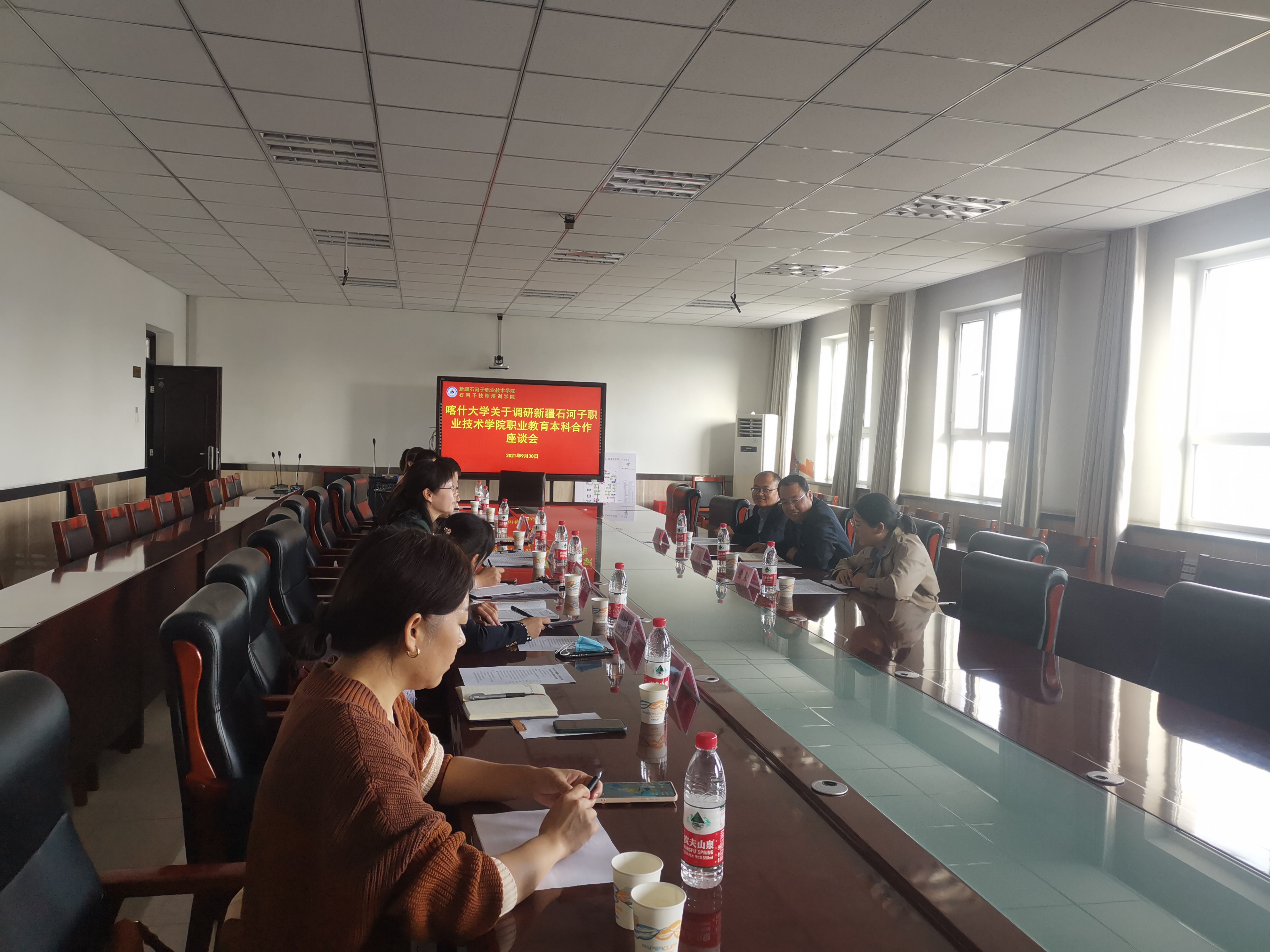 喀什大学生命与地理科学学院一行赴我院开展合作调研座谈会