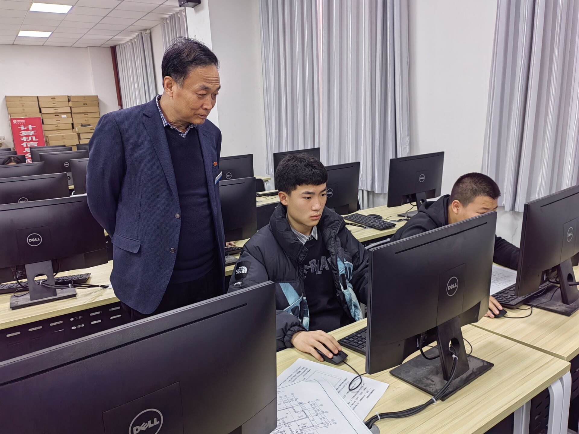 学院领导莅临水建分院指导五年一贯CAD抽测工作