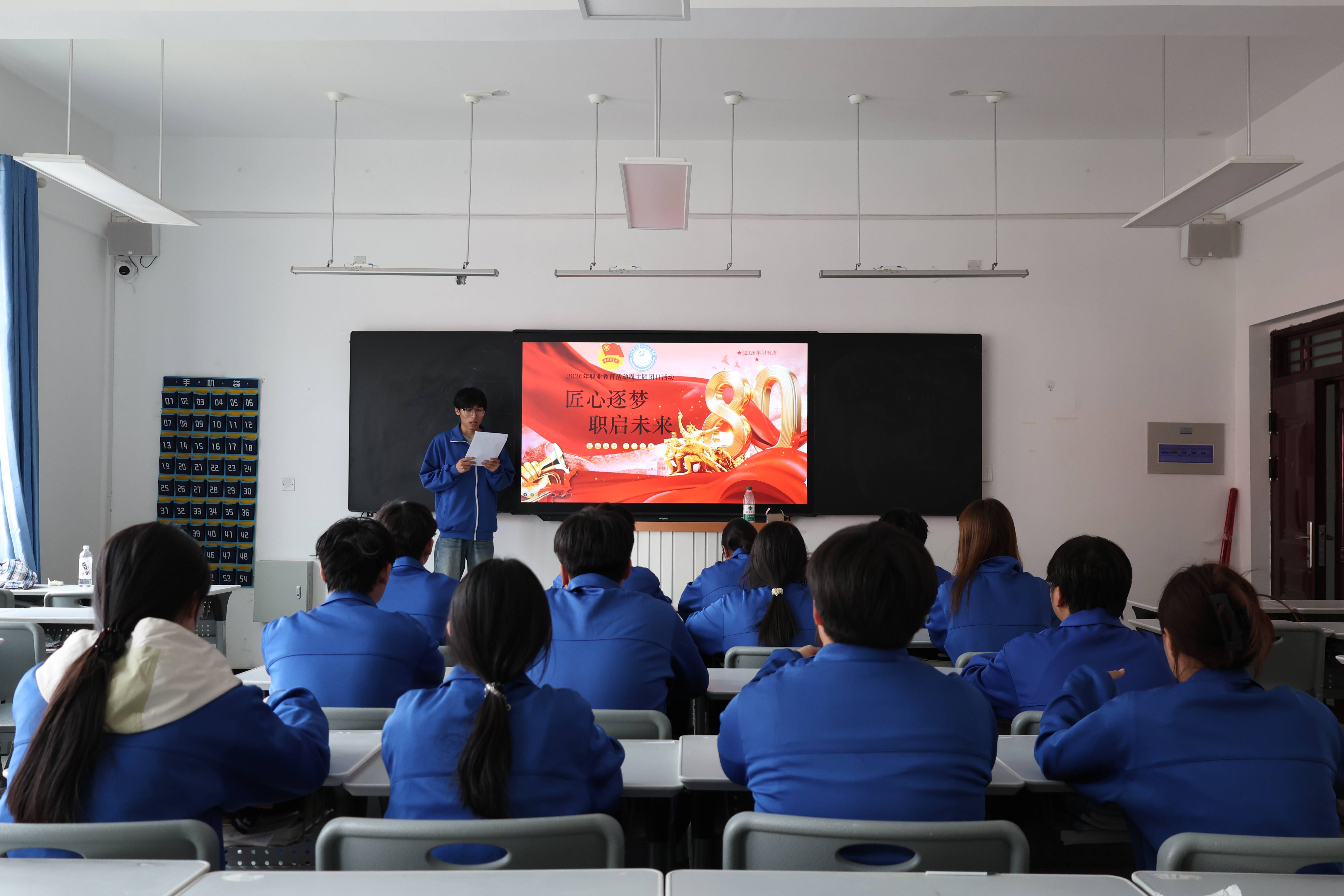 水利建筑工程学院开展“匠心筑梦 职启未来”主题团日活动