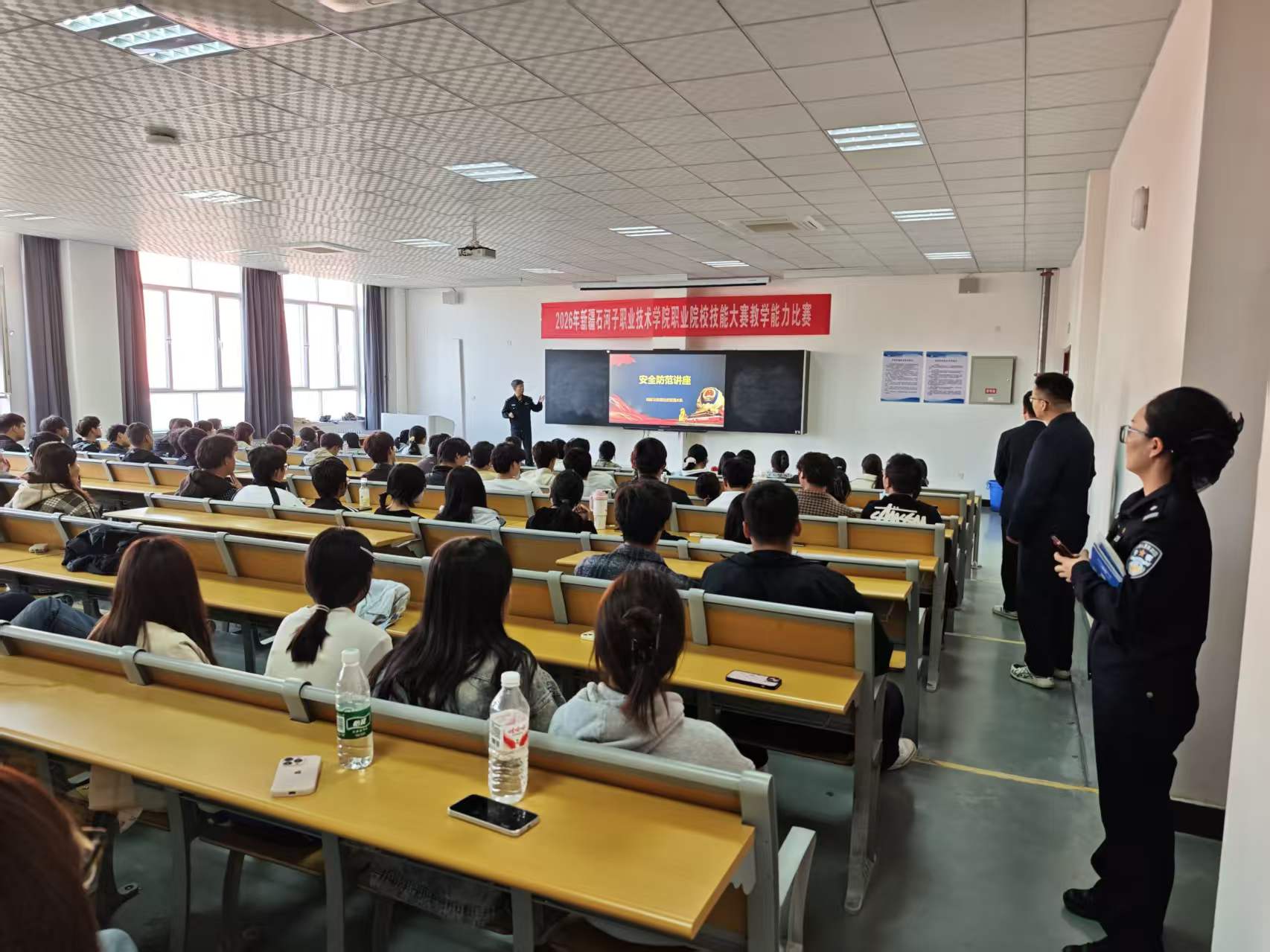 水利建筑工程学院组织学生参加保卫处法治课堂专题教育活动
