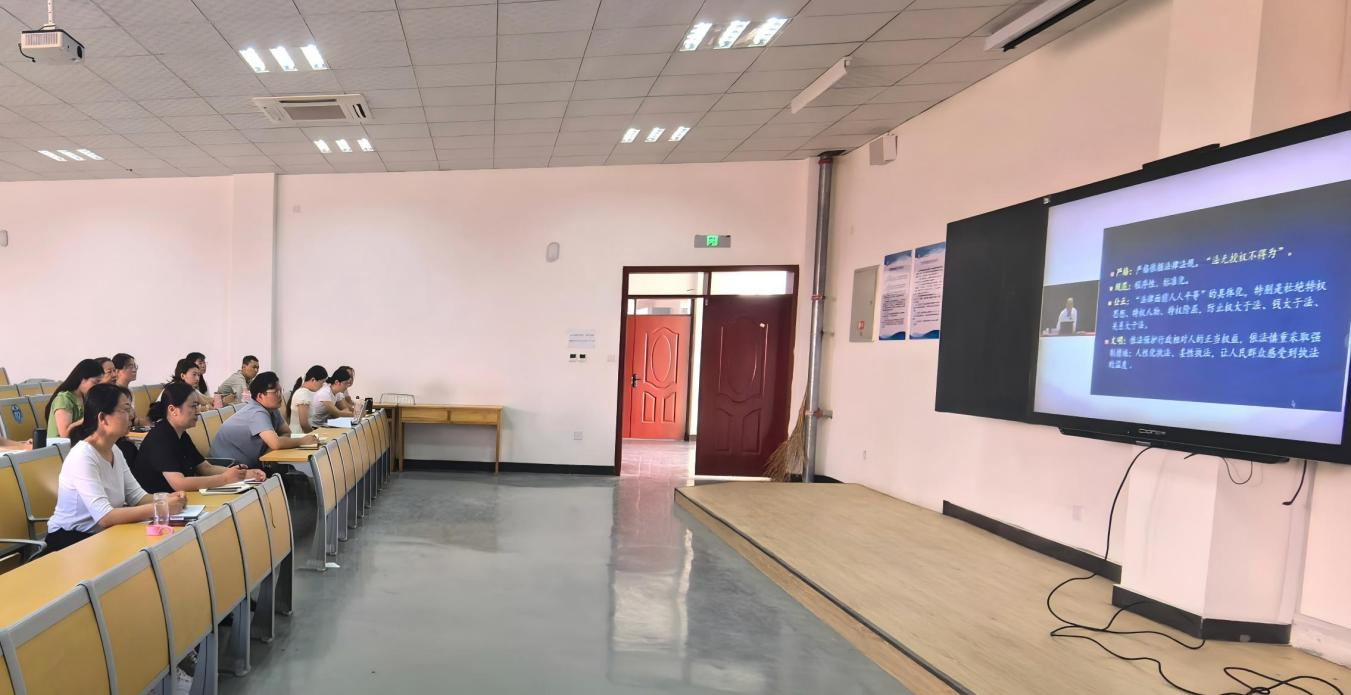 以研促教悟法理 凝心备课启新程——马克思主义学院开展习近平法治思想集体备课