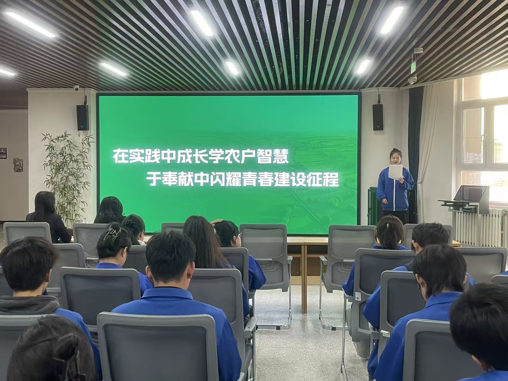 学校团委联合图书馆举办“青马说”社会实践成果展示宣讲会