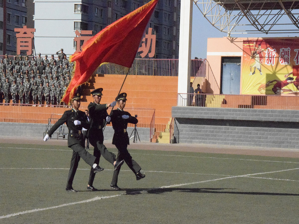 新疆石河子职业技术学院举行2016级高职新生军训汇报表演暨总结表彰大会