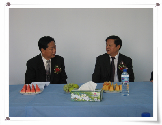 余师长市长视察学院