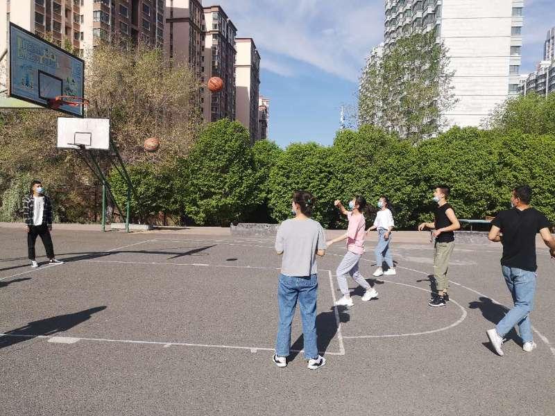 经贸分院开展单人跳绳定点投篮体育运动比赛