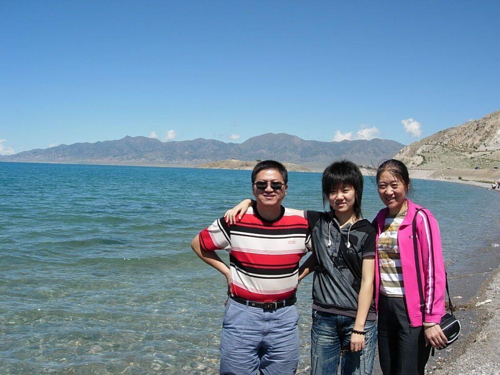 幸福家庭来源孝-新疆石河子职业技术学院曹英军、崔雪家庭