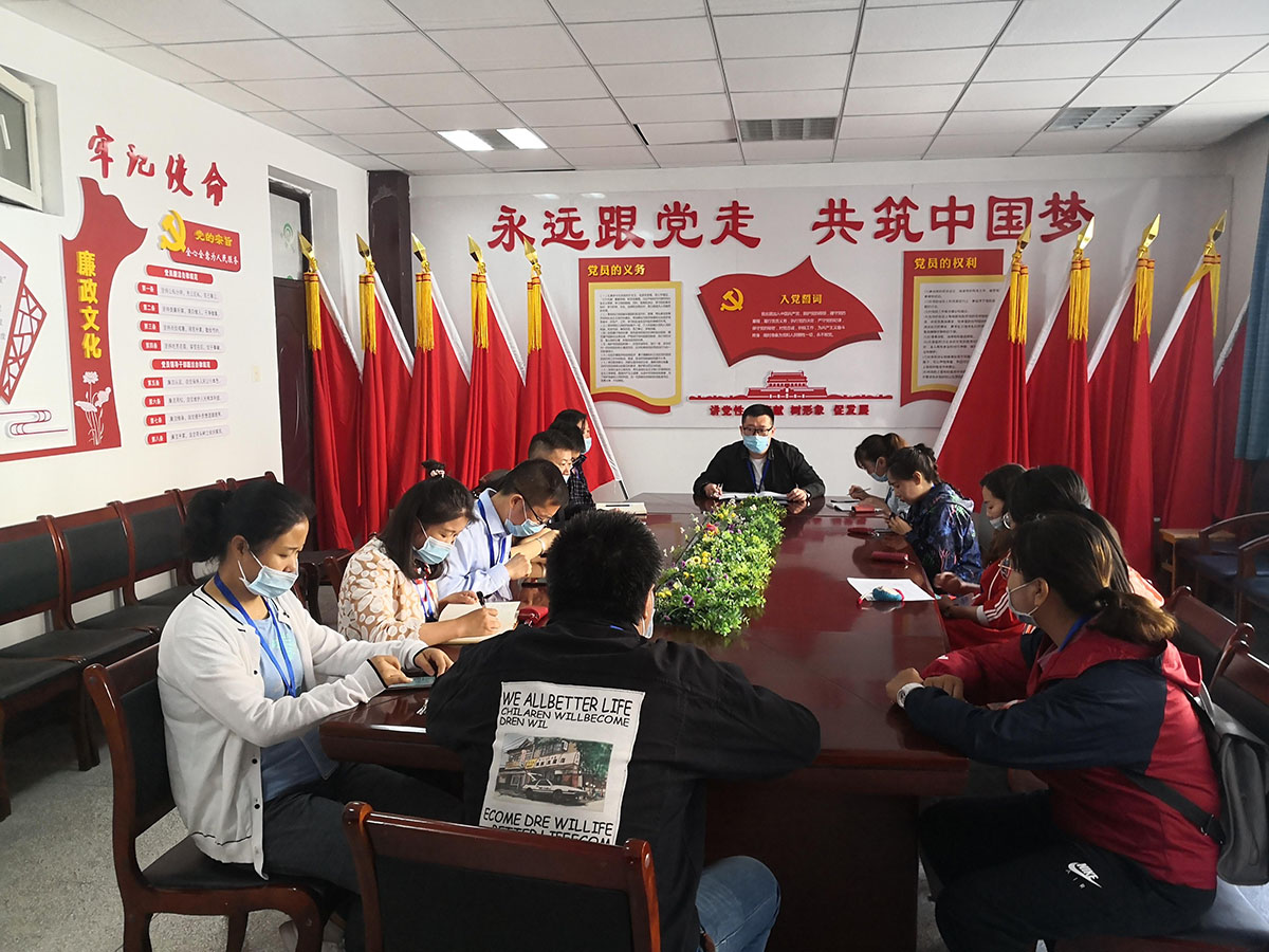 新疆石河子职业技术学院学习 《习近平给郑州圆方集团全体职工的回信》精神