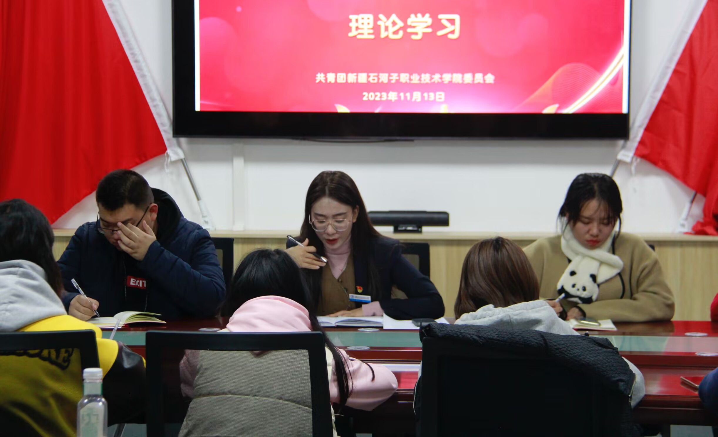 【主题教育】学院团委召开关于广大团员和青年开展学习贯彻习近平新时代中国特色社会主义思想主题教育工作推进会