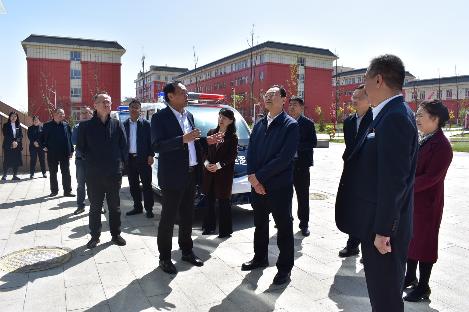 兵团人社局领导一行莅临新疆石河子职业技术学院参观调研