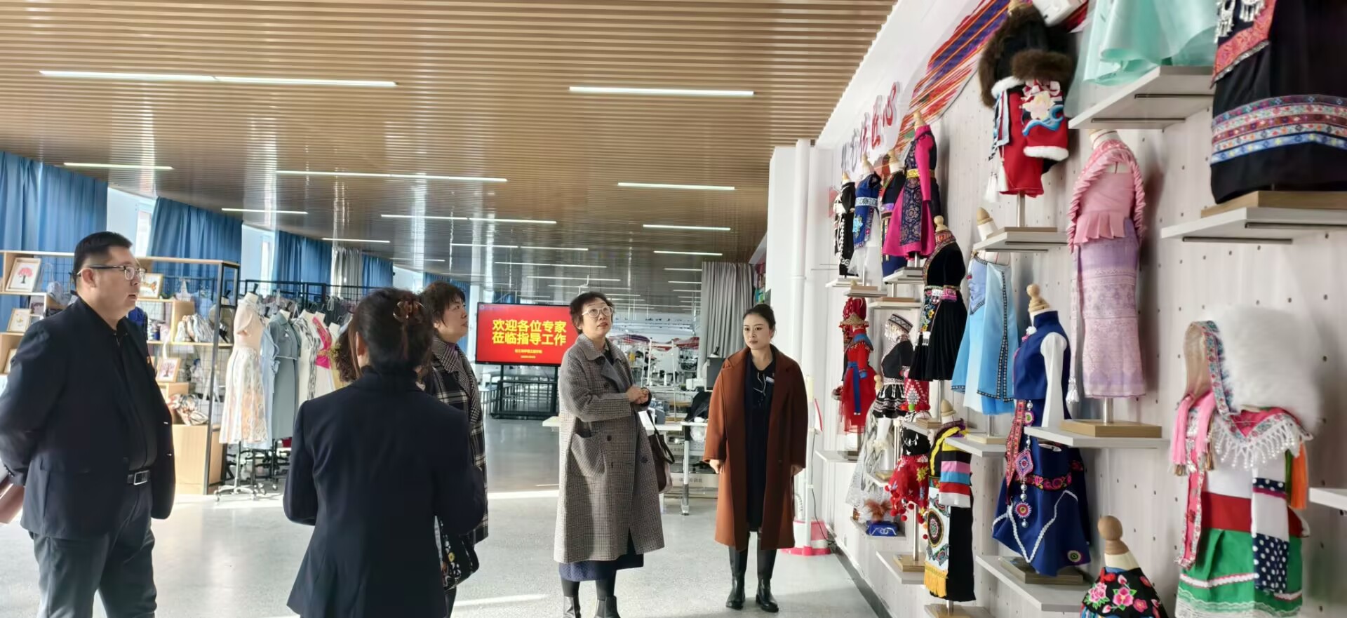 兵团工艺美术专家莅临化工与环境工程学院开展专题座谈