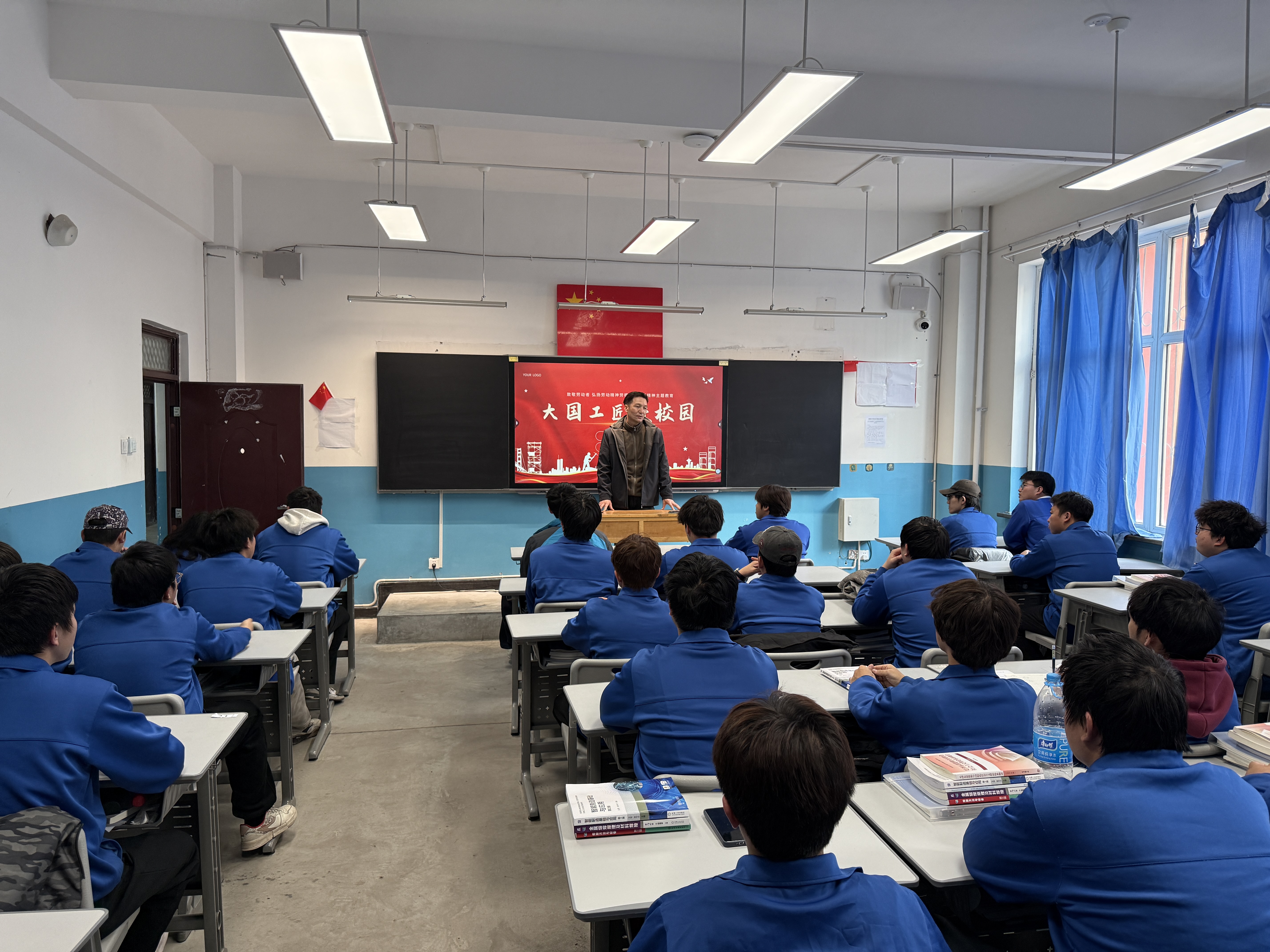 大国工匠进校园 匠心薪火育新人——机械电气工程学院邀请行业专家开展专题讲座