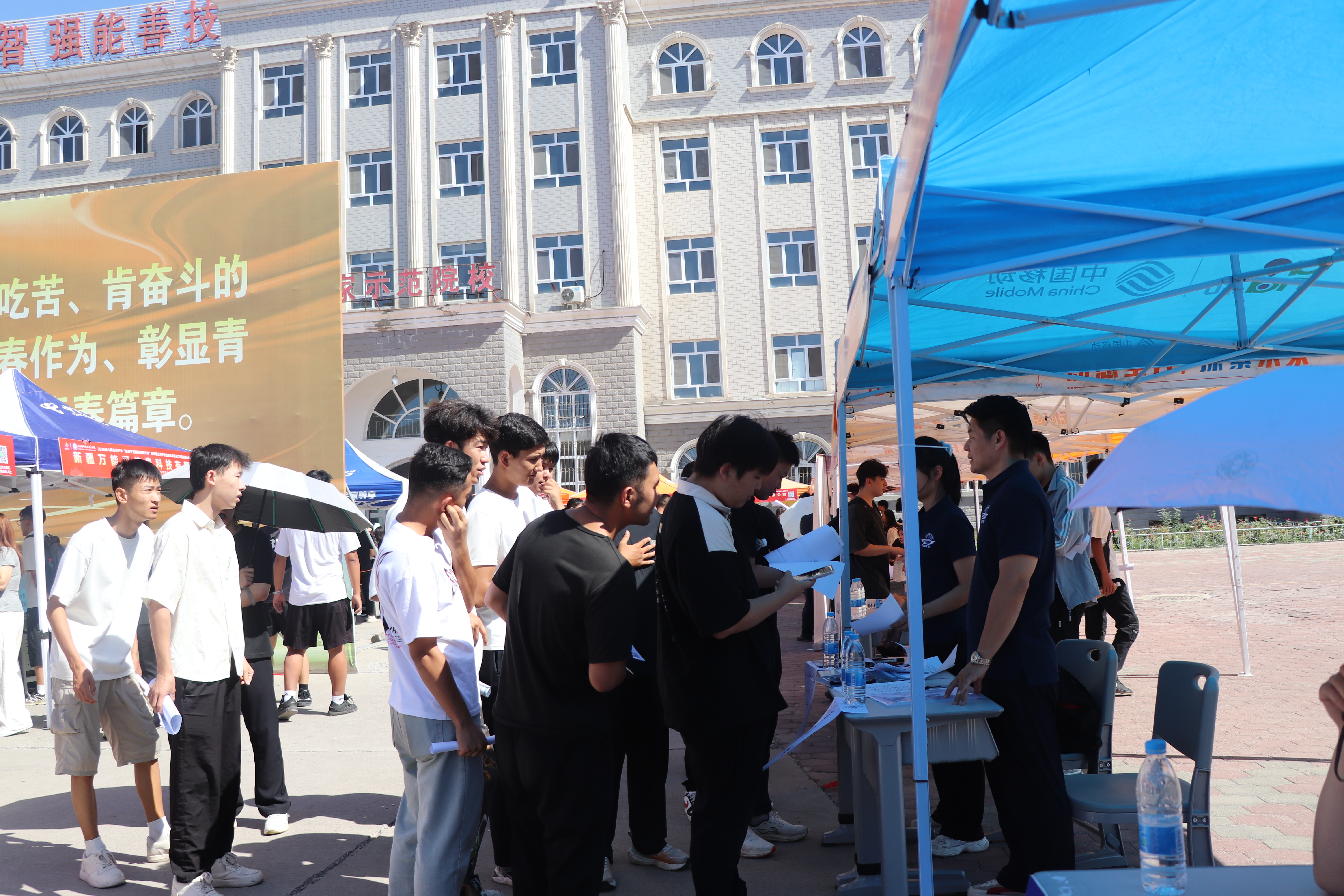 擎旗奋进促就业 协同育人显担当——新疆石河子职业技术学院扎实书写2025就业答卷