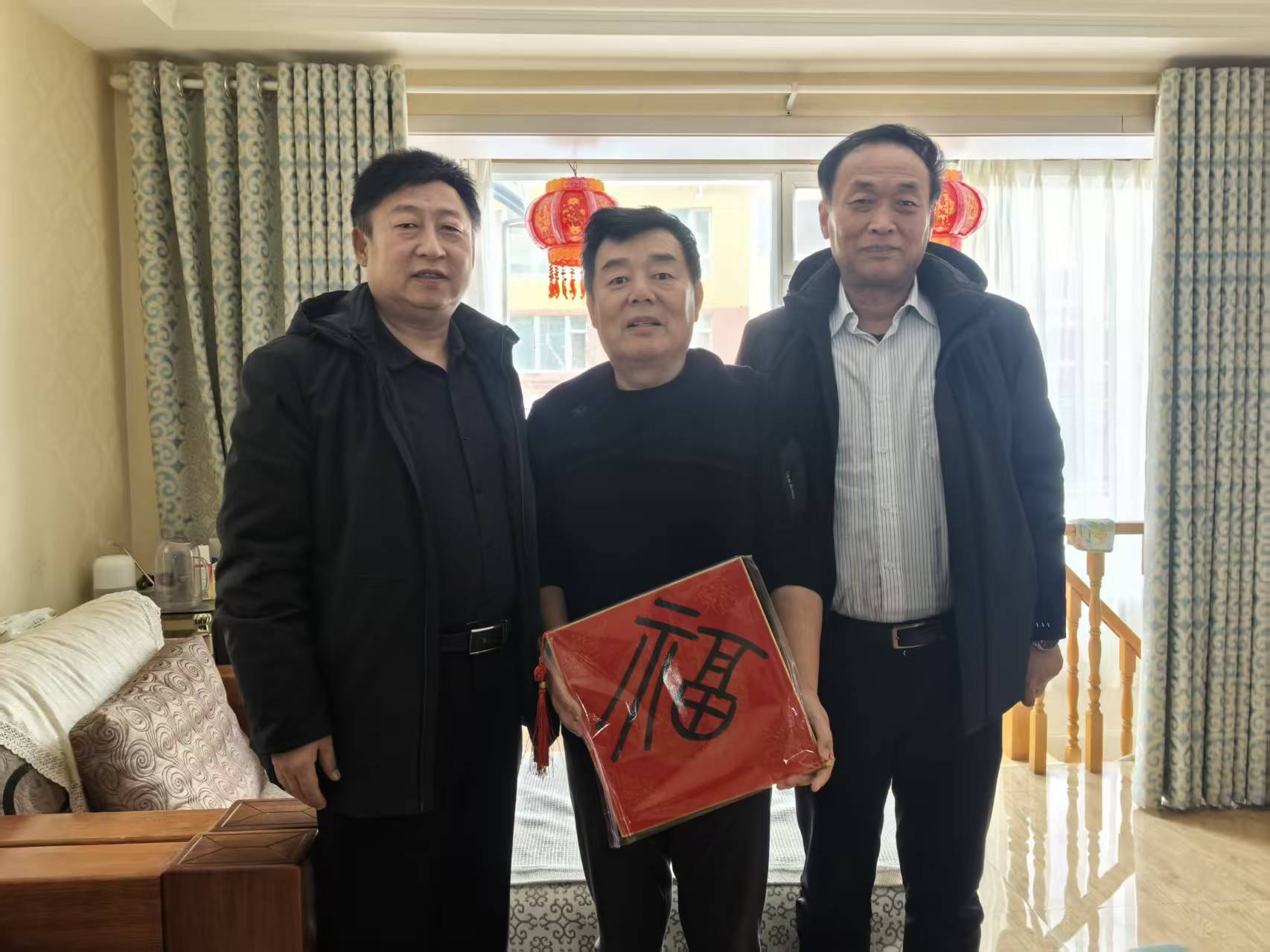 情暖新春送关怀 凝心聚力启新程——新疆石河子职业技术学院开展2026年春节节前系列慰问活动