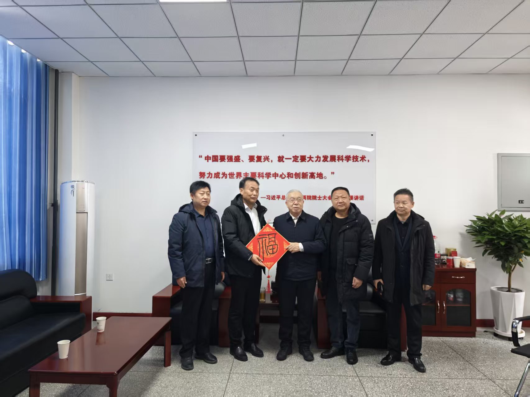 情暖新春 共话发展——新疆石河子职业技术学院党委书记带队走访慰问院士专家与高校同仁