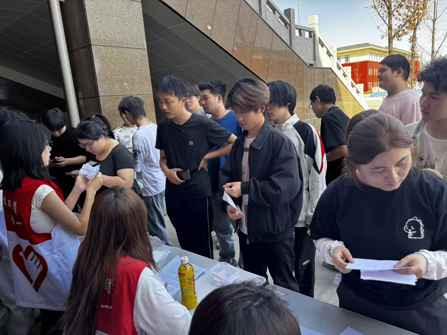 健康校园 洁净家园——学院青年志愿者协会开展世界卫生日主题系列活动