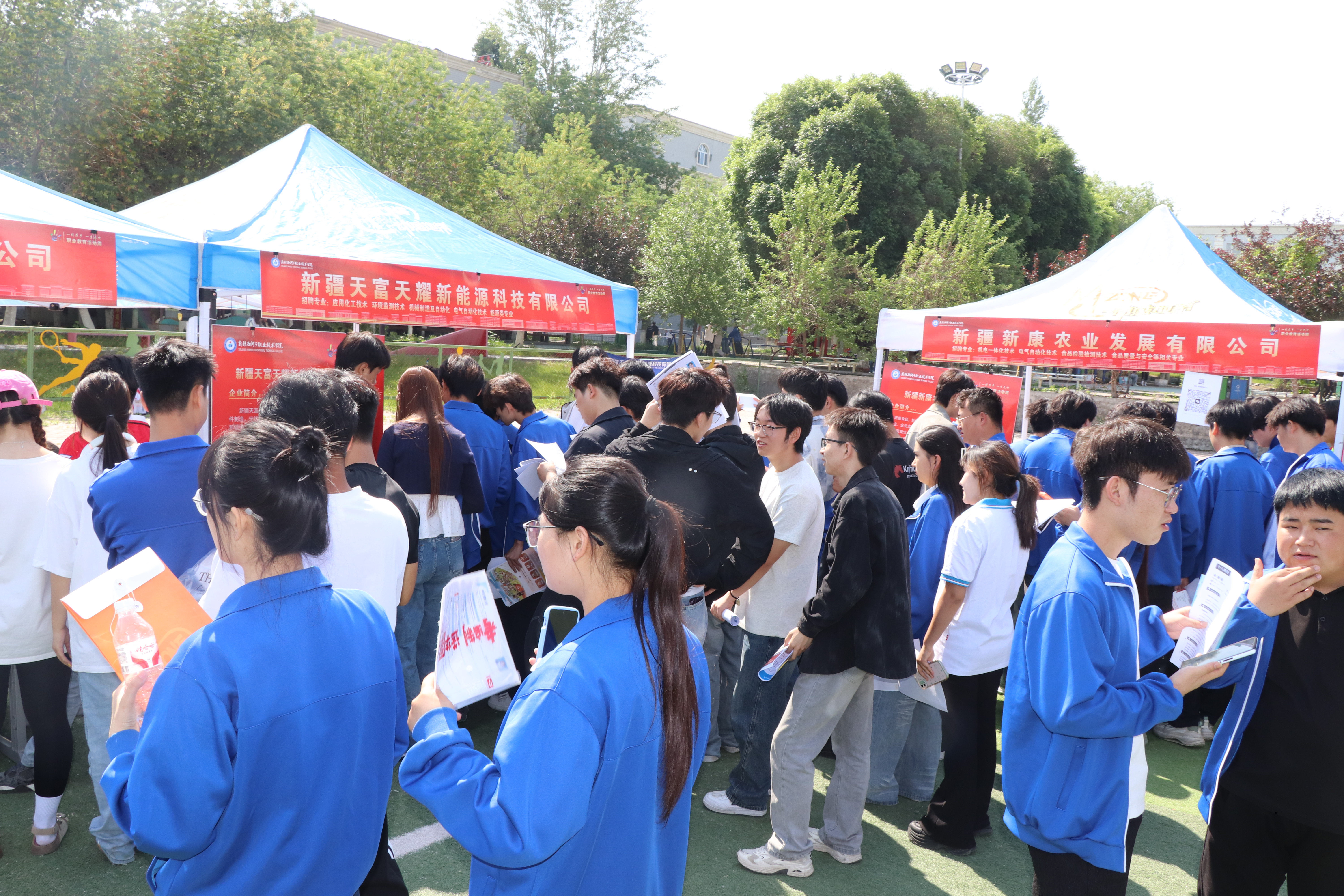 【2026职教周】技筑基石 职赢未来——新疆石河子职业技术学院招聘会圆满举办