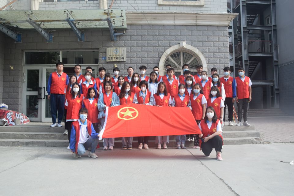新疆石河子职业技术学院||信息工程分院开展“美化校园环境”志愿服务活动