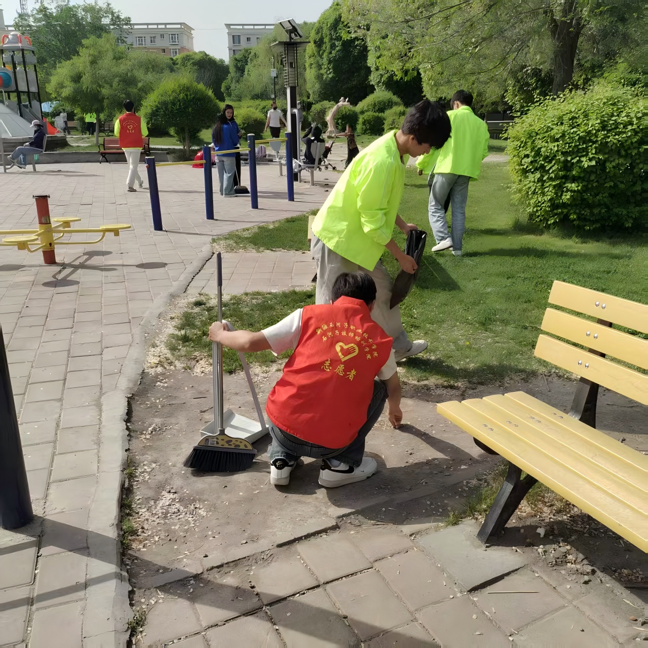 【2026行走的思政课】行走思政践初心 志愿服务暖社区——食品工程学院(化工与环境工程学院)开展社区志愿服务活动