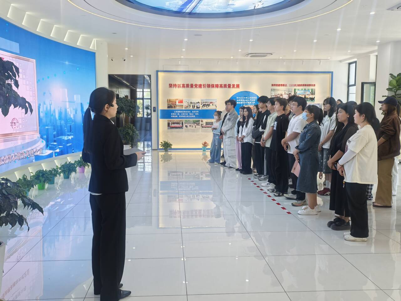 【2026行走的思政课】行走践初心 笃行育新人——数字商贸学院开展“行走的思政课”实践调研