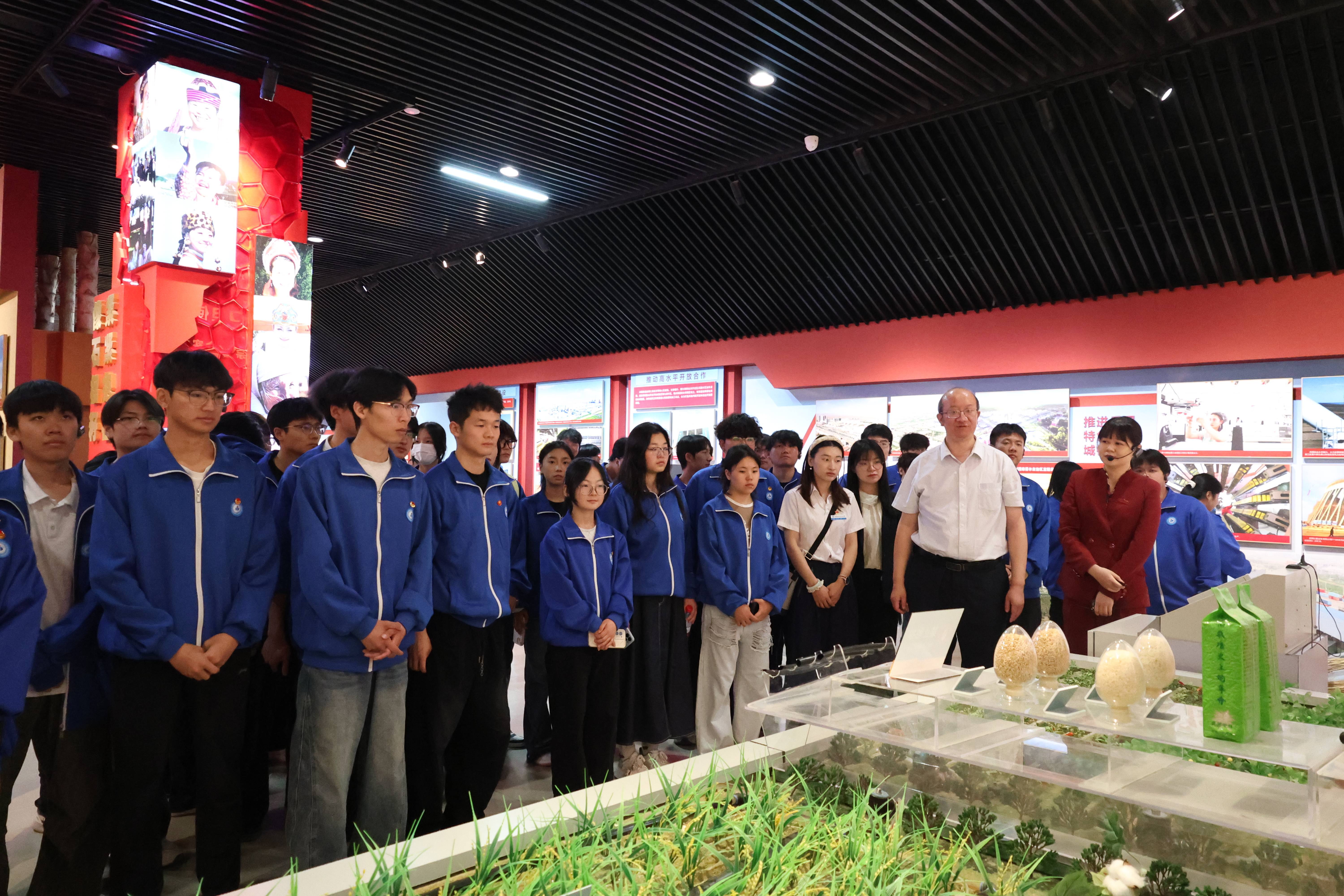 【2026行走的思政课】水利建筑工程学院组织师生参观军垦博物馆