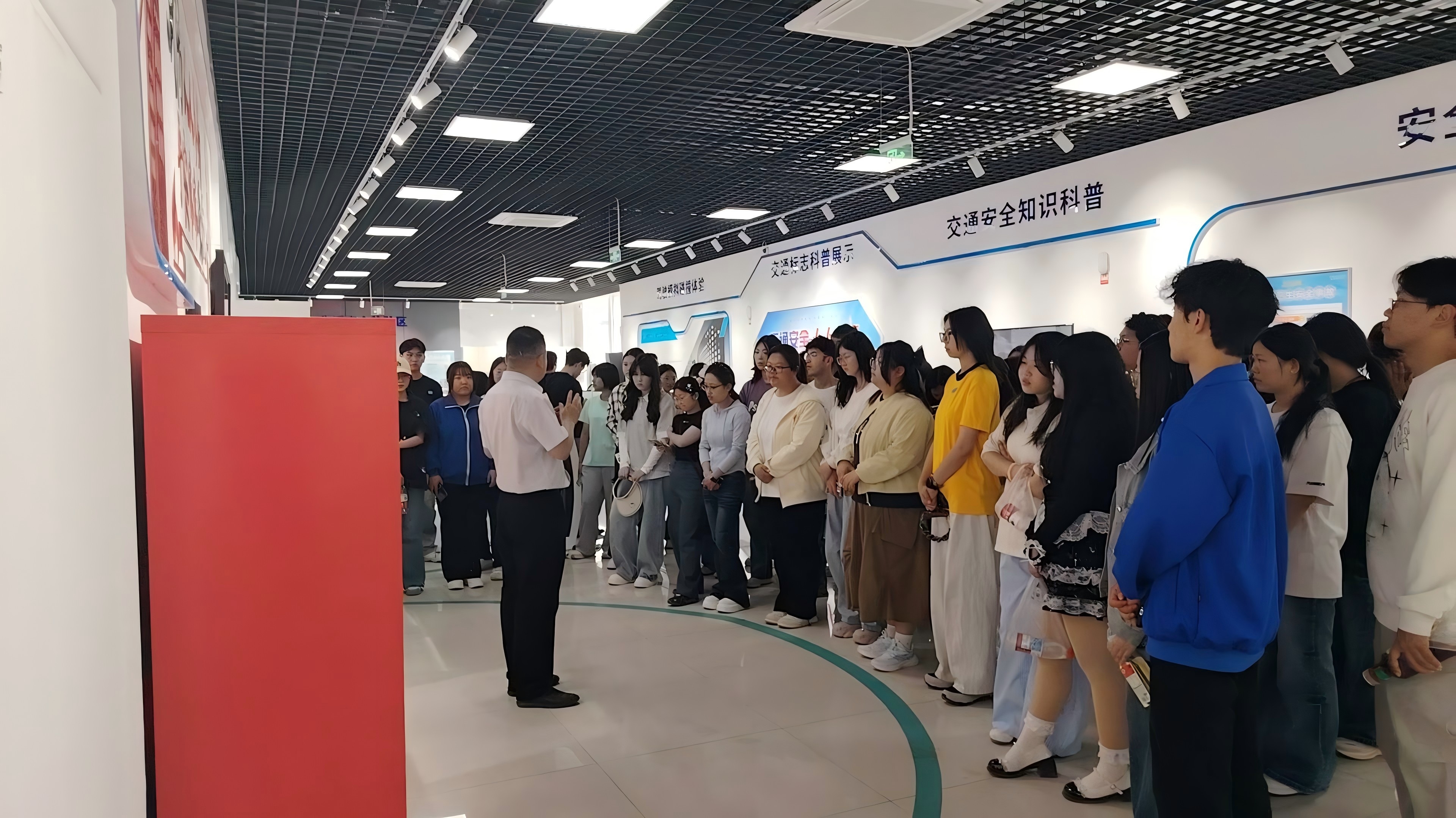【2026行走的思政课】行走思政润心田 红色铸魂守安全——现代服务学院开展“行走的思政课”系列活动