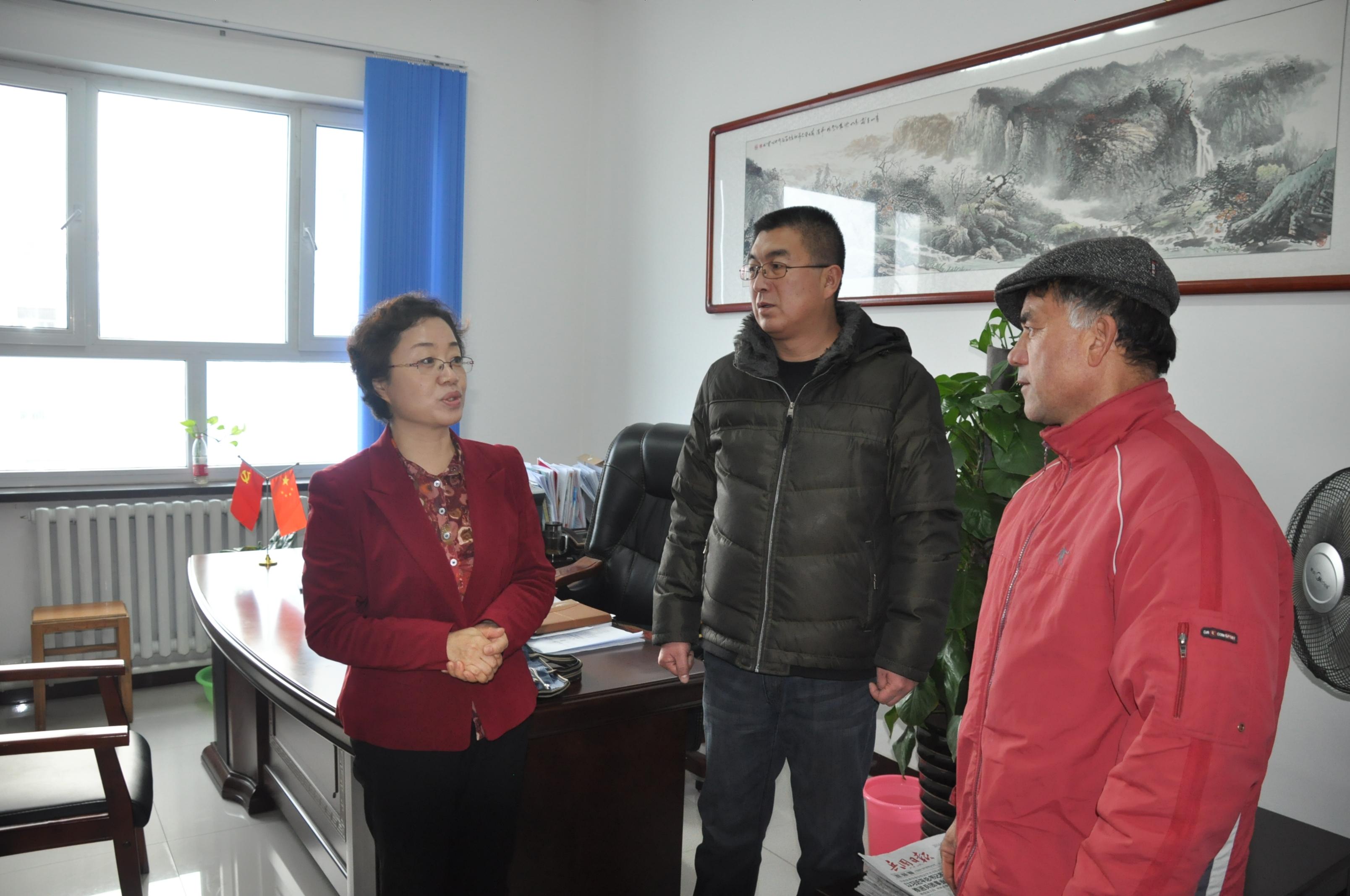 三进两联一交友，民族团结一家亲